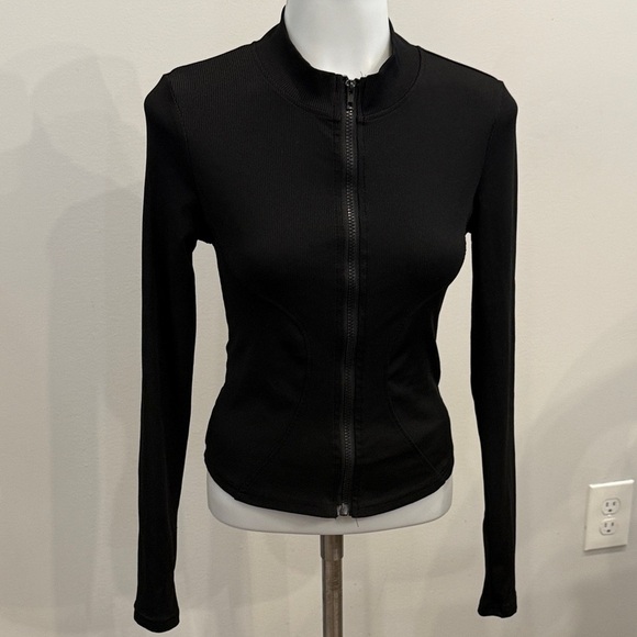 SHEIN Small Black Fitted Zip-Up Top - Picture 2 of 7